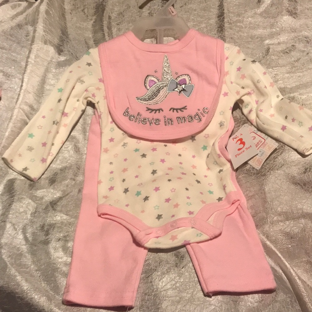 Brand NEW matching outfit w bib unicorns